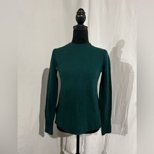 Super soft crew neck Hunter green Sweater J crew Xs stretchy